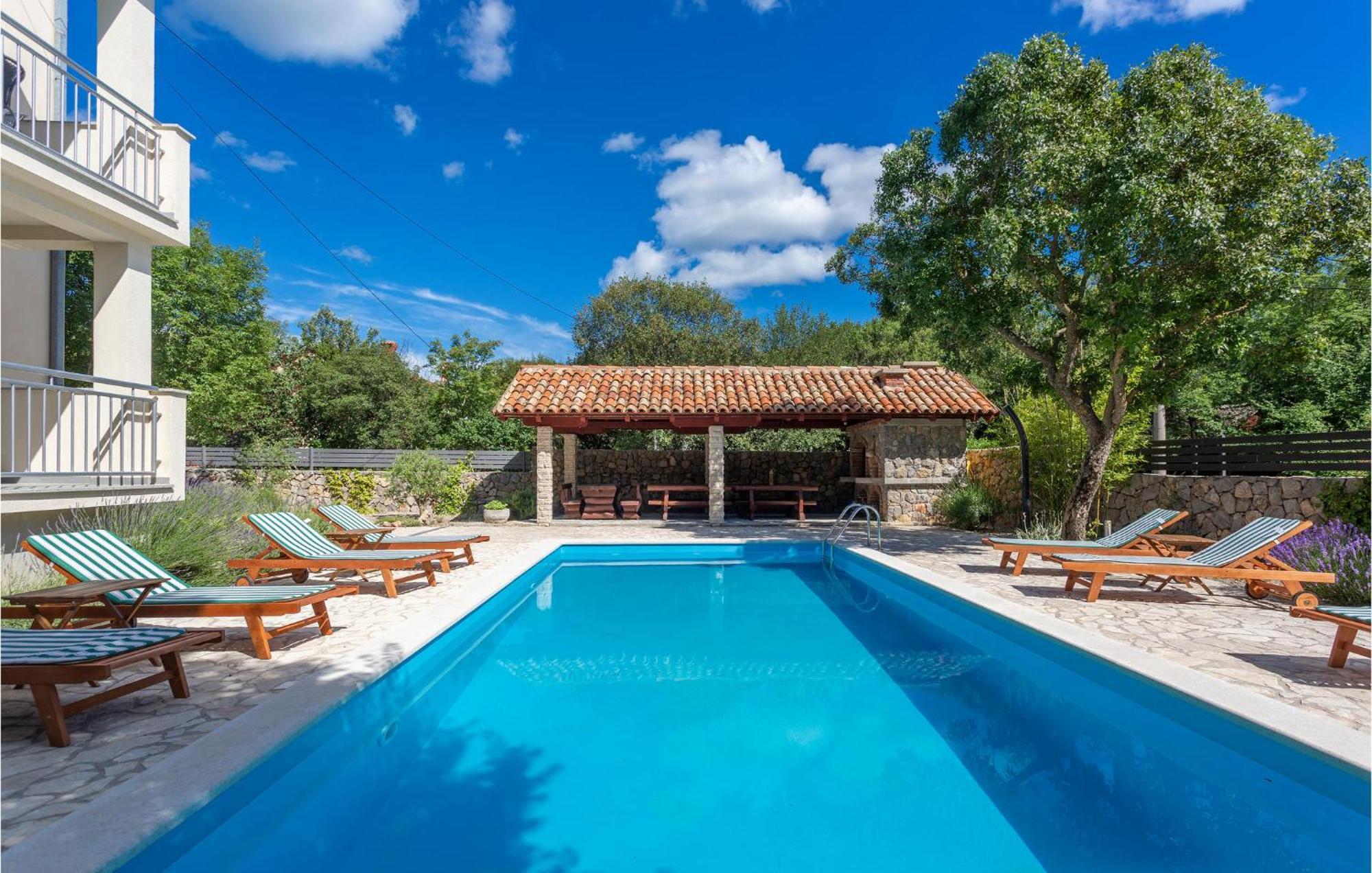 2 Bedroom Beautiful Apartment In Pinezici Exterior photo